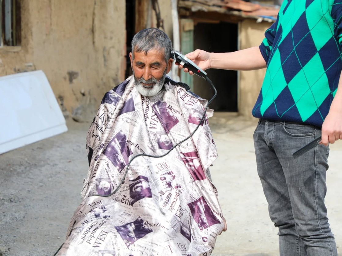Belediye olarak, başımızın tacı yaşlılarımızı ve özel gereksinimli vatandaşlarımızı bu bayramda da yalnız bırakmadık.